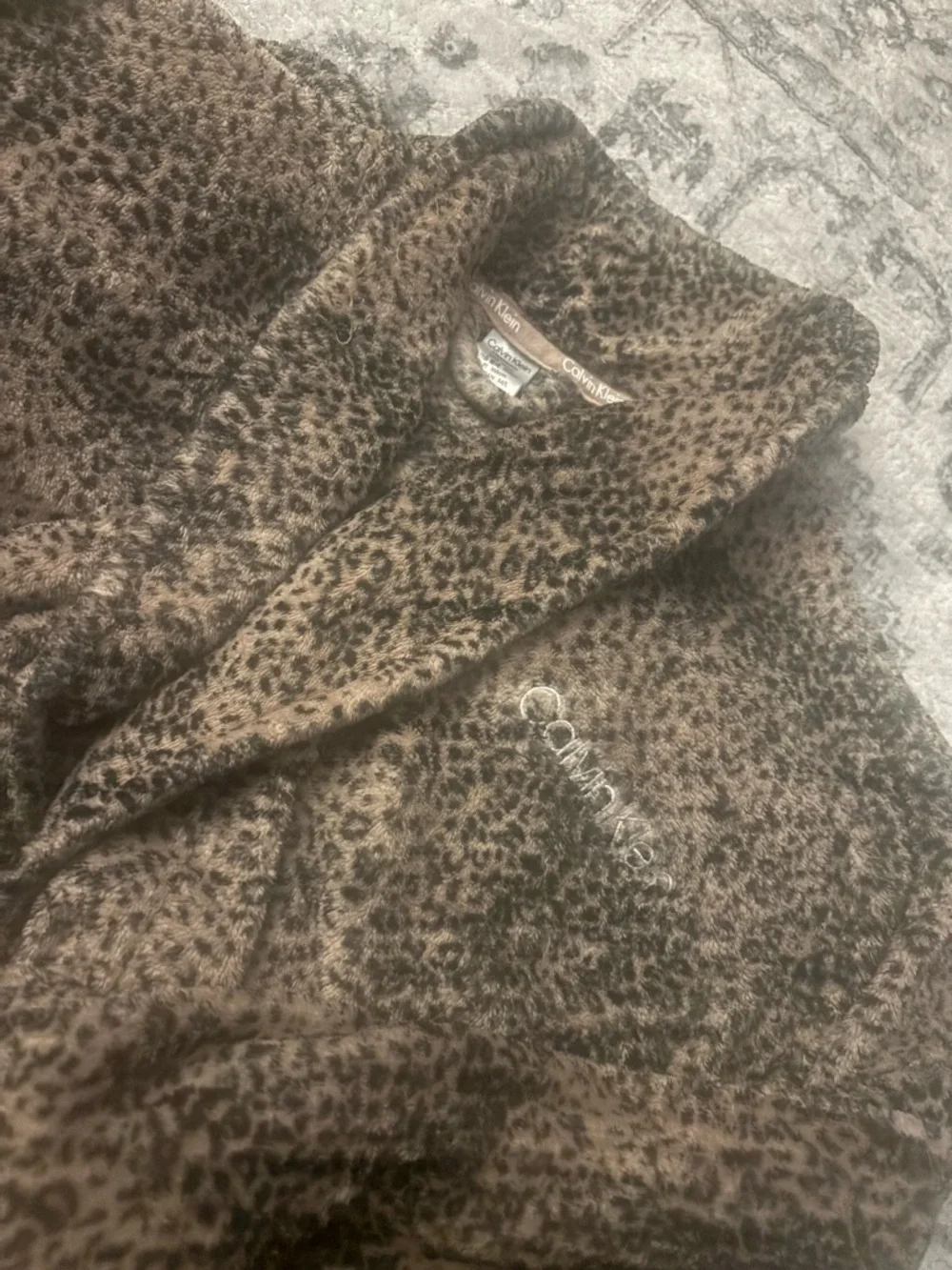 Calvin Klein Leopard Print Plush Robe - Picture 5 of 7